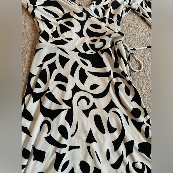 New York & Company Black and white float dress size XS - Picture 2 of 7